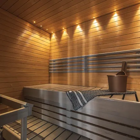 Ydinkeskustassa Saunallinen Kahdessa Tasossa *